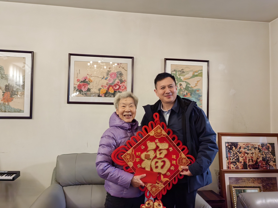 1706232067647983.jpg 6校黨委常務(wù)副書記王時(shí)龍慰問老領(lǐng)導(dǎo)趙修渝_副本.jpg