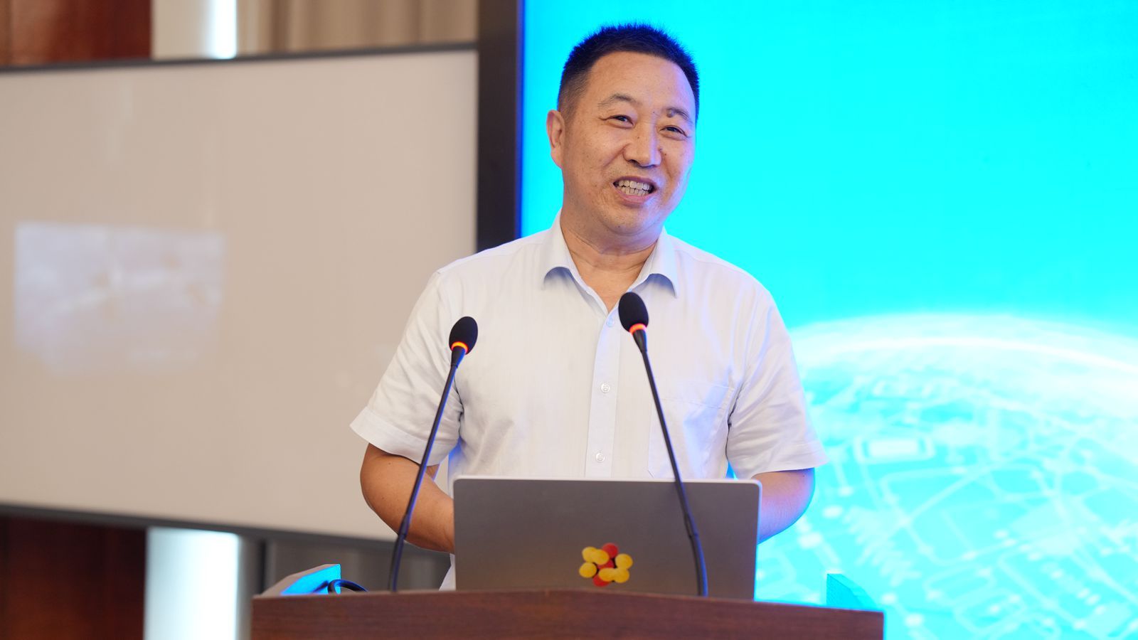 1720778270763193.jpg 牛杰_副本.jpg