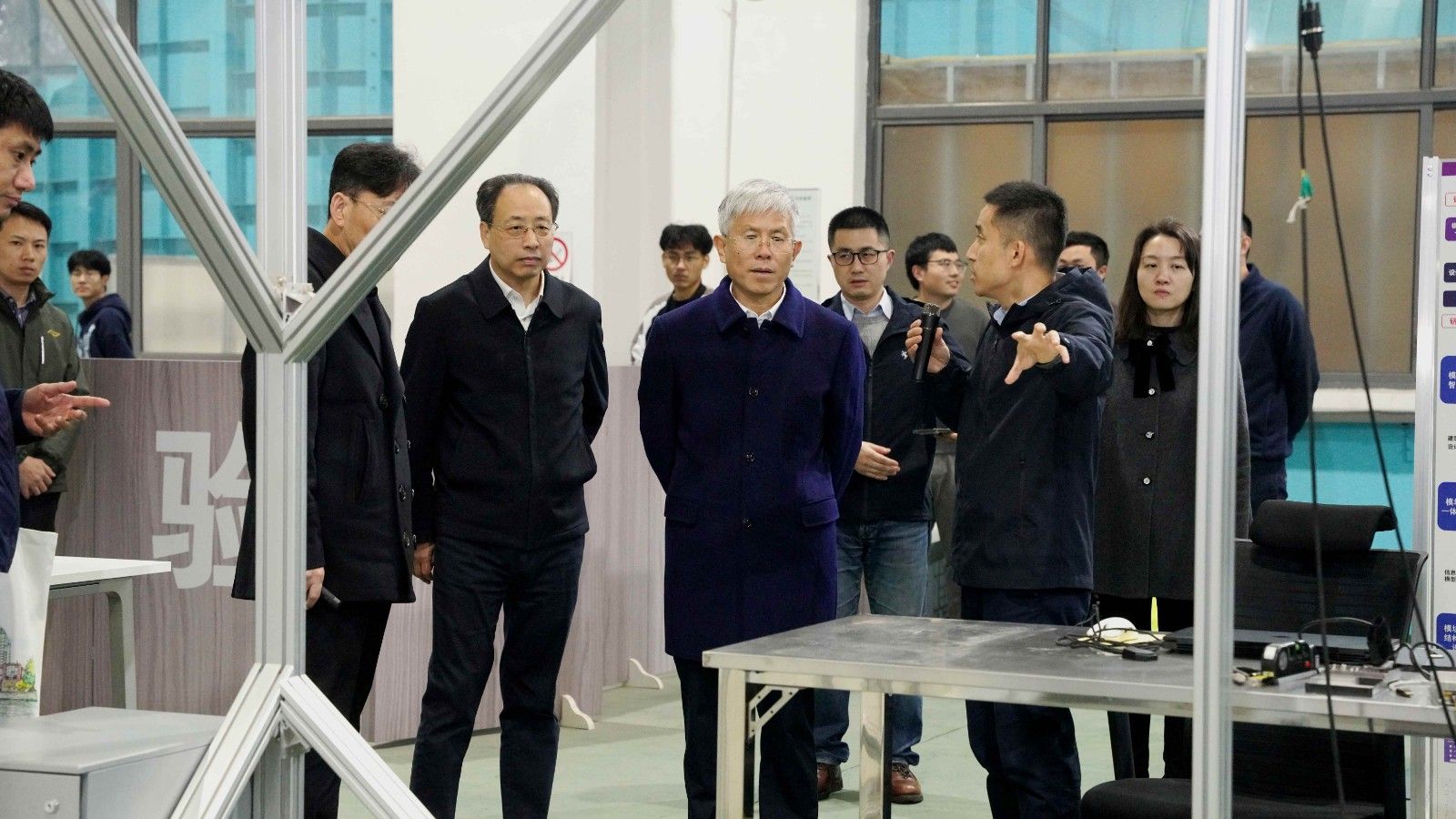 1732788040670119.jpg 走訪土木實驗室.JPG